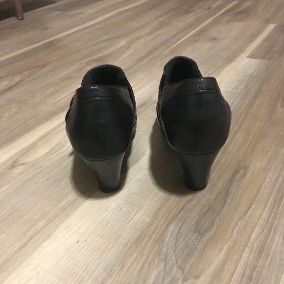 Clarks Ladies Black Leather Shoes Size 7 - Picture 3 of 6